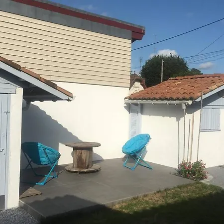 Vakantiehuis Petite Maison Avec Dependances, Idealement Situee *