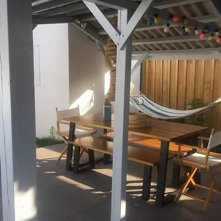 Petite Maison Avec Dependances, Idealement Situee Vakantiehuis *