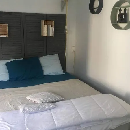 Petite Maison Avec Dependances, Idealement Situee *