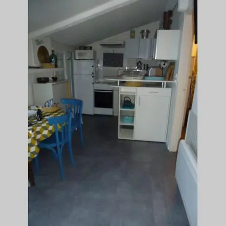 Petite Maison Avec Dependances, Idealement Situee Vakantiehuis *