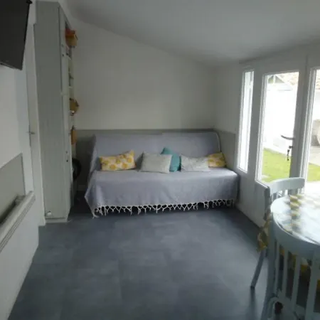 Petite Maison Avec Dependances, Idealement Situee Vakantiehuis *