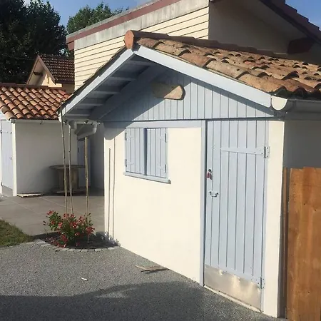 Petite Maison Avec Dependances, Idealement Situee Andernos-les-Bains